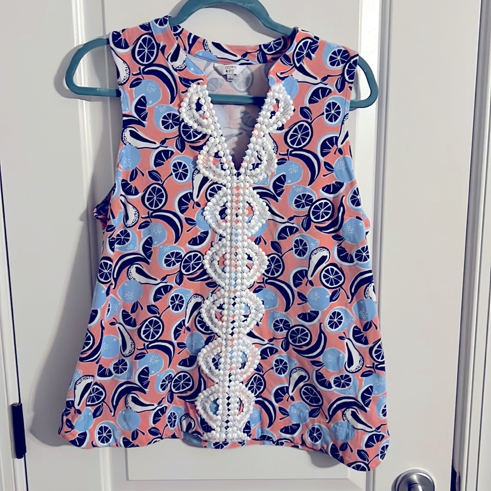 Crown and Ivy women’s sleeveless shirt. Size Large